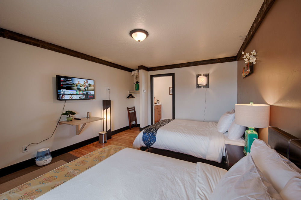 Tao'S Inn West Yellowstone Ngoại thất bức ảnh