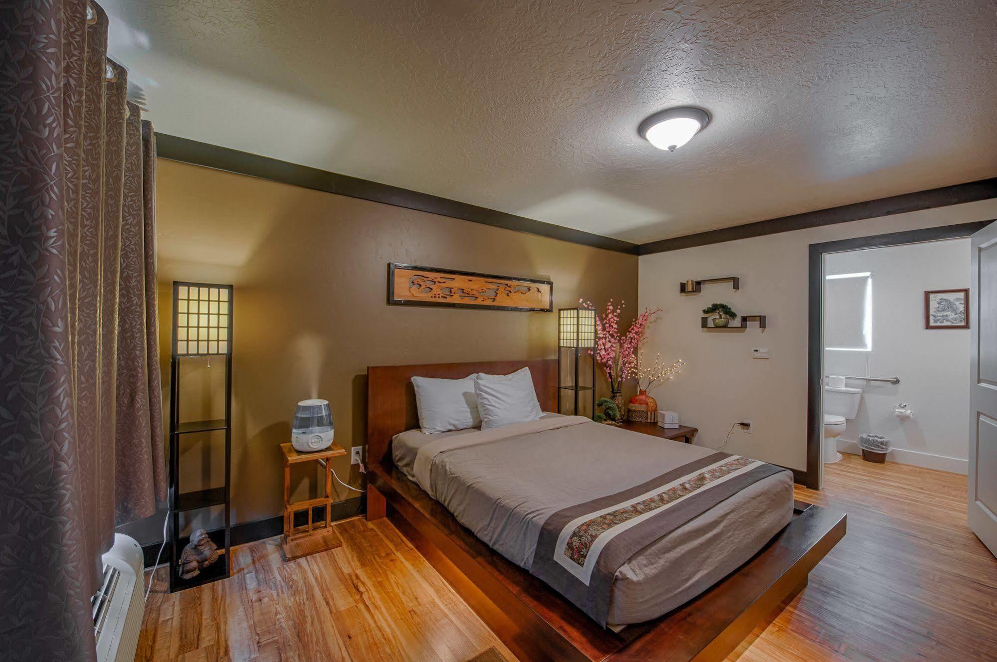Tao'S Inn West Yellowstone Ngoại thất bức ảnh