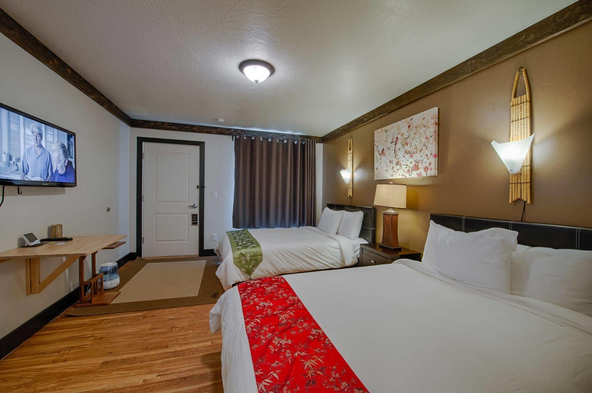 Tao'S Inn West Yellowstone Ngoại thất bức ảnh